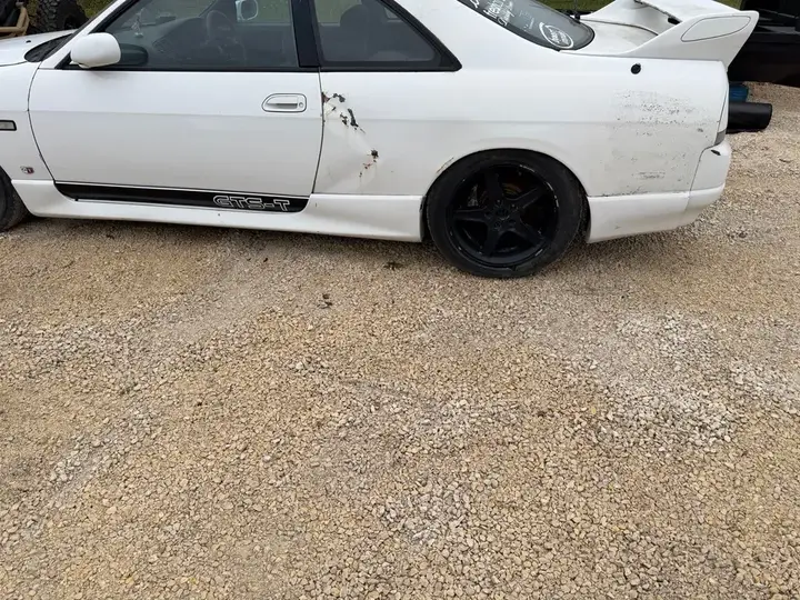 Nissan Skyline 1992 photo 4