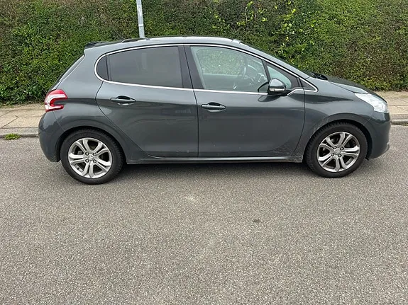 Peugeot 208 2014 photo 4