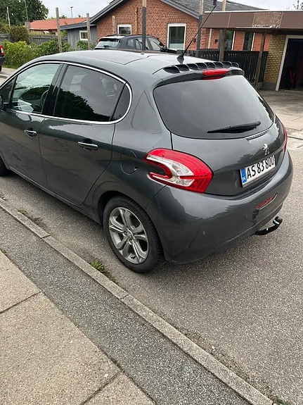 Peugeot 208 2014 photo 2