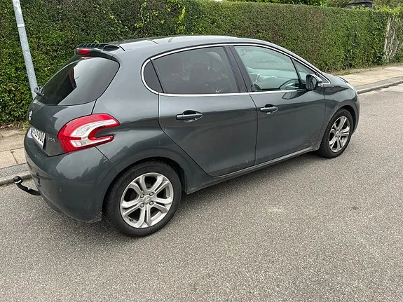 Peugeot 208 2014 photo 3