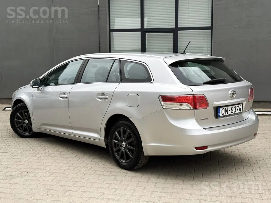 Toyota Avensis 2010 photo 5