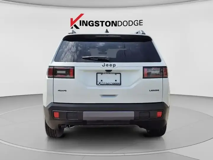 Jeep Cherokee 2026 photo 4