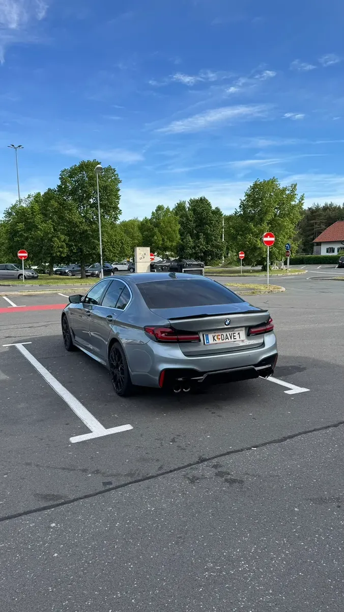 BMW 5 Series 2017 photo 2
