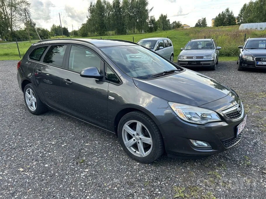 Opel Astra 2011 photo 3