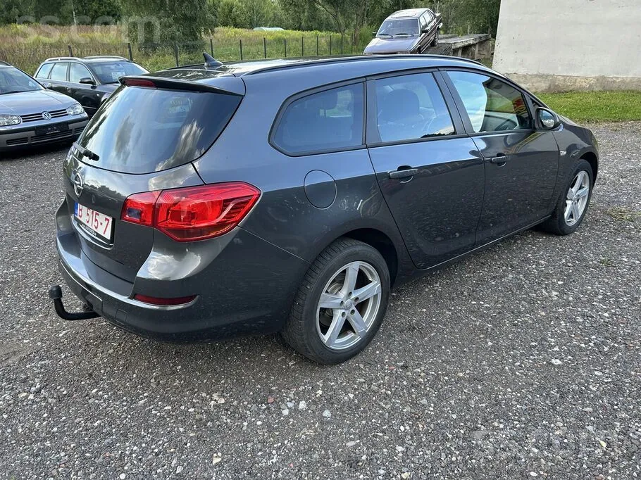 Opel Astra 2011 photo 4
