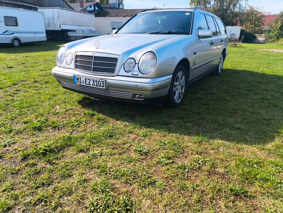 Mercedes-Benz 240