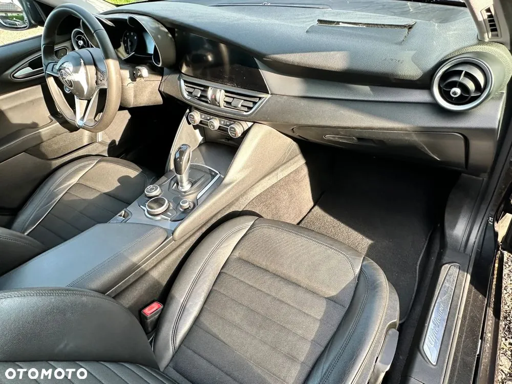 Alfa Romeo Giulia 2017 photo 4
