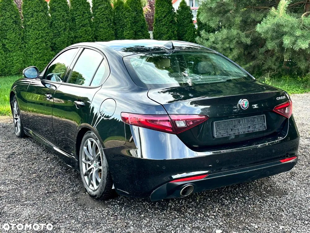Alfa Romeo Giulia 2017 photo 2