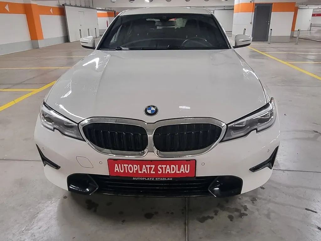 BMW 3 Series 2019 photo 3