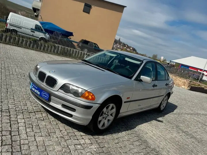 BMW 318I