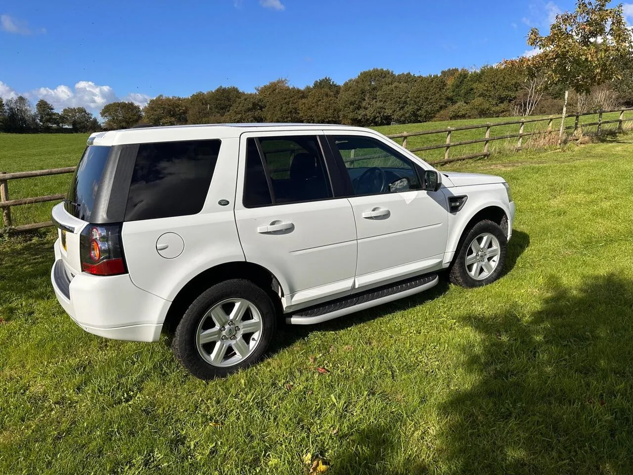 Land Rover Freelander 2 2013 photo 2