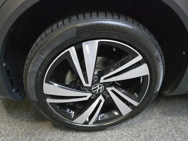 Volkswagen T-Roc 2023 photo 2