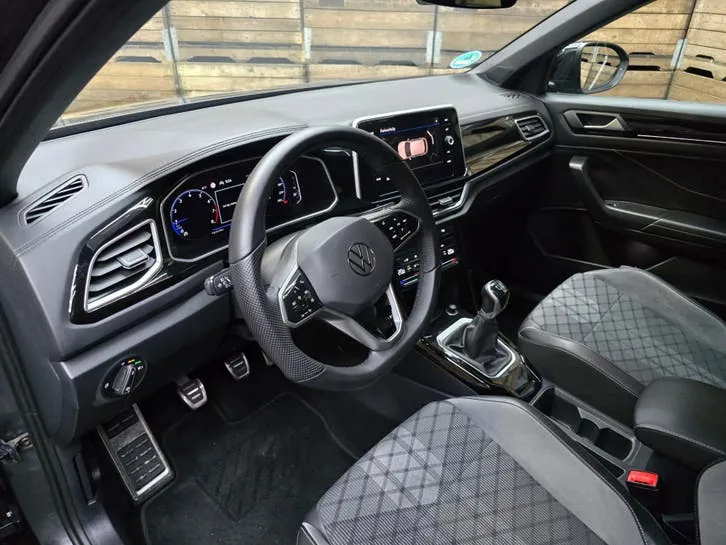 Volkswagen T-Roc 2023 photo 3