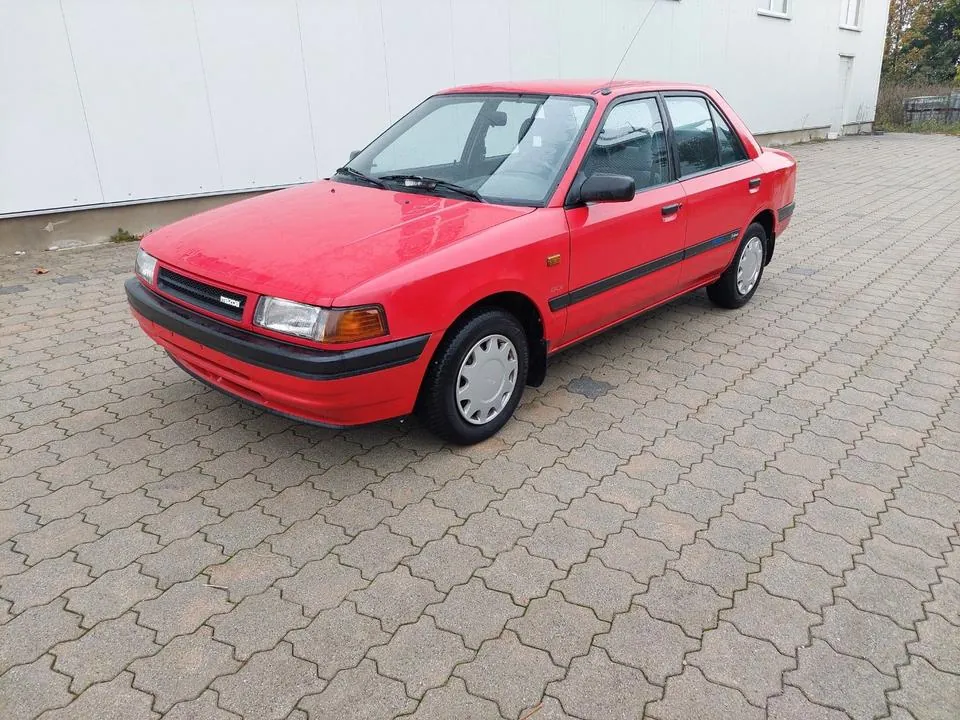 Mazda 323