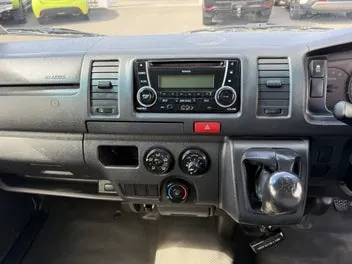 Toyota Hiace 2016 photo 3