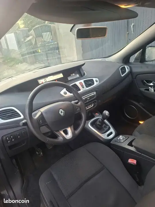 Renault Scenic 2010 photo 3