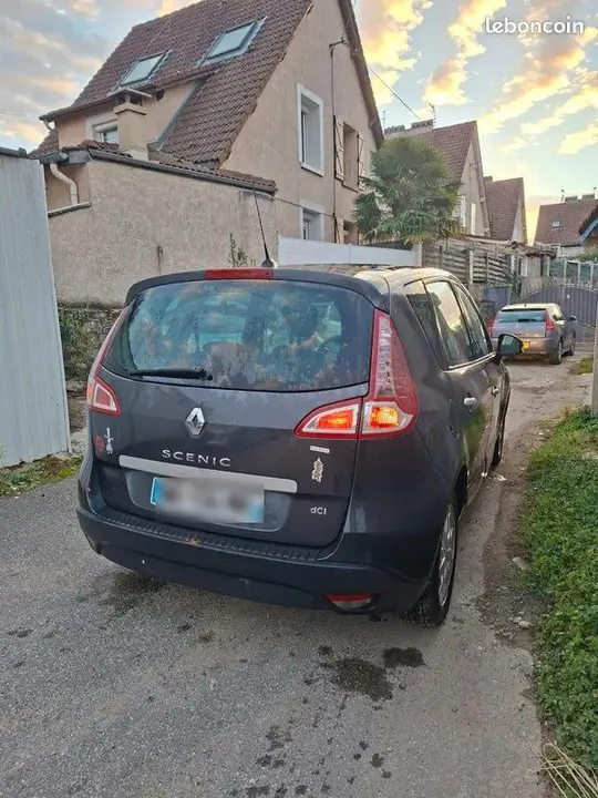 Renault Scenic 2010 photo 2