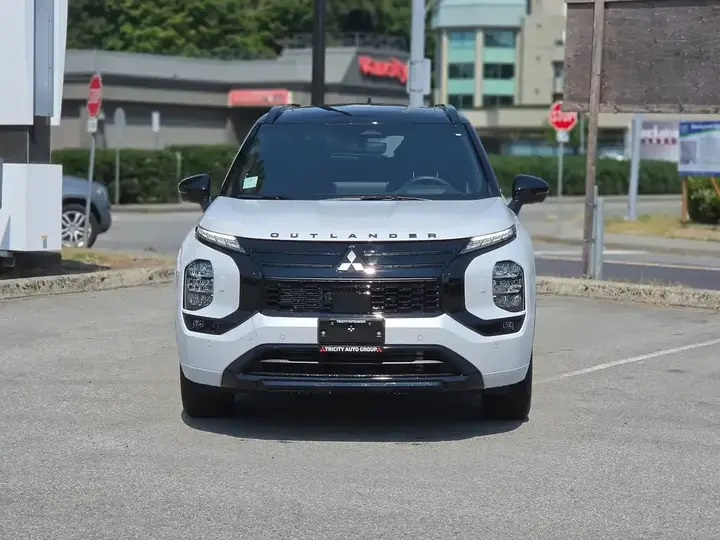 Mitsubishi Outlander 2026 photo 3