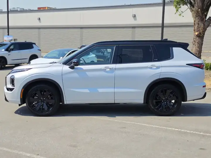 Mitsubishi Outlander 2026 photo 2