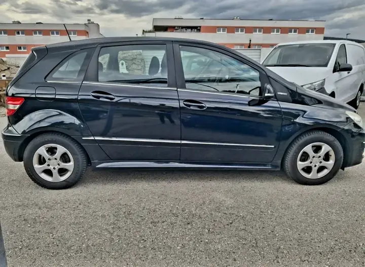 Mercedes-Benz B-Class 2009 photo 2