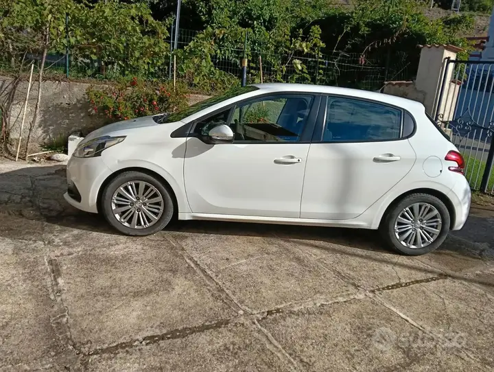 Peugeot 208 2018 photo 4