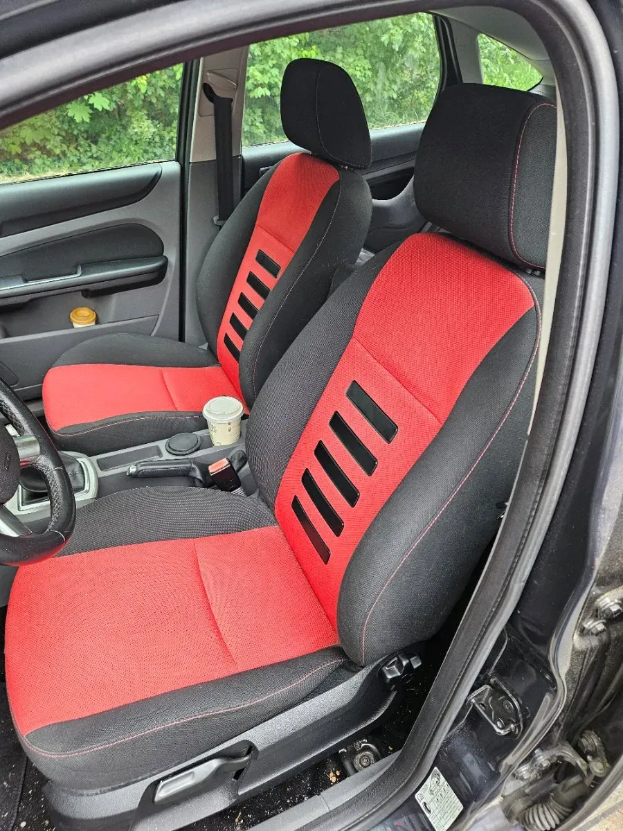 Ford Focus 2010 photo 3