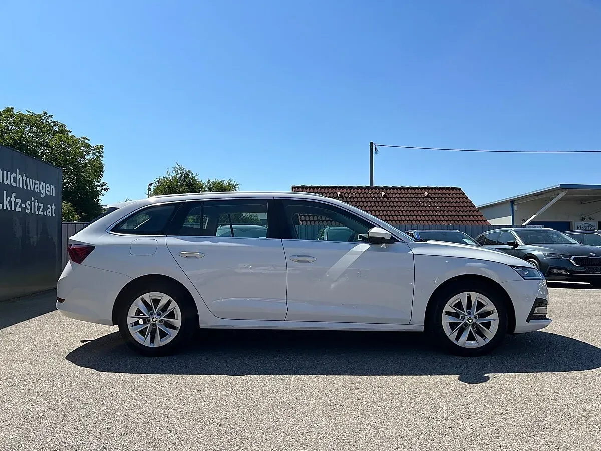 Skoda Octavia 2023 photo 2