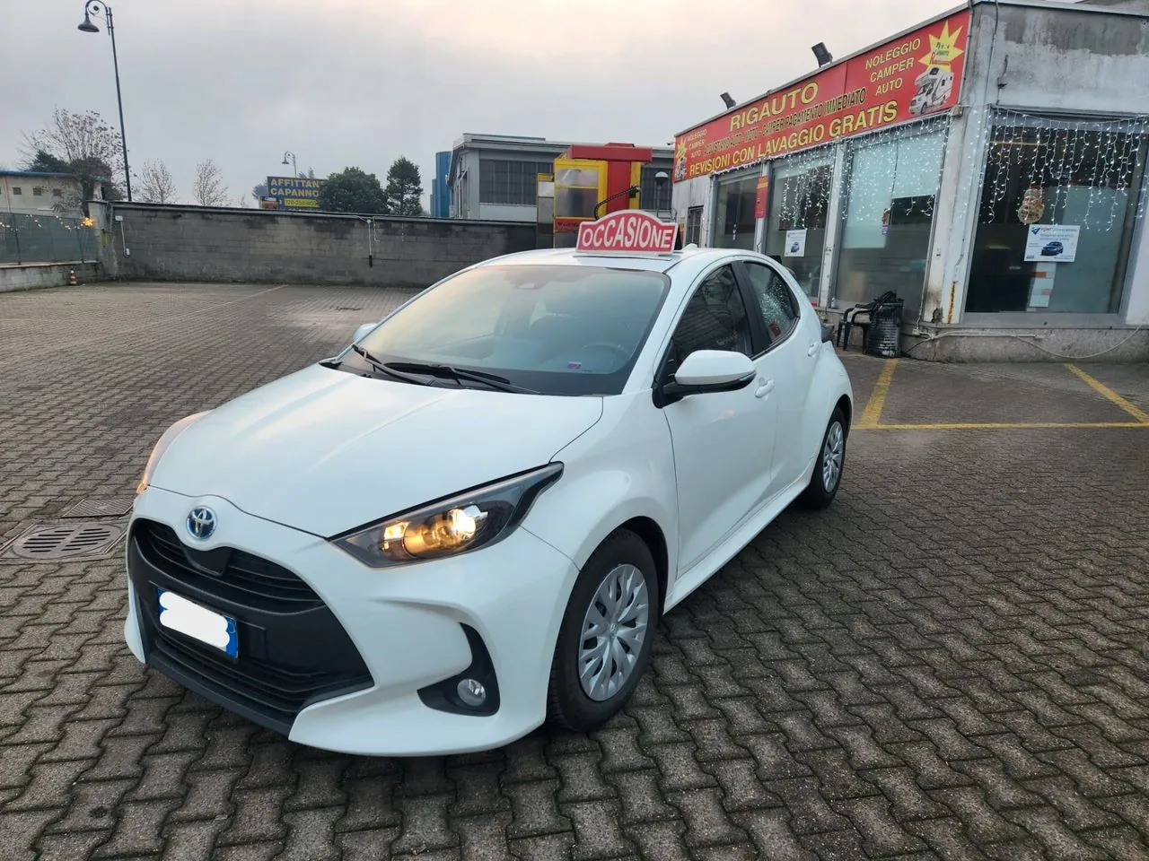 Toyota Yaris 2022 photo 2