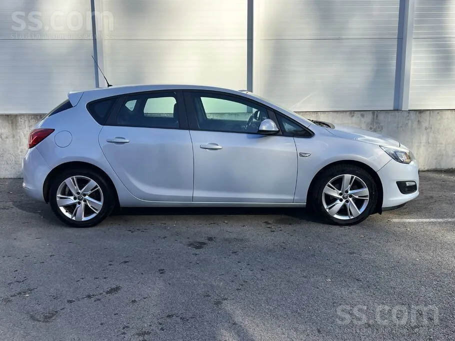 Opel Astra 2012 photo 5