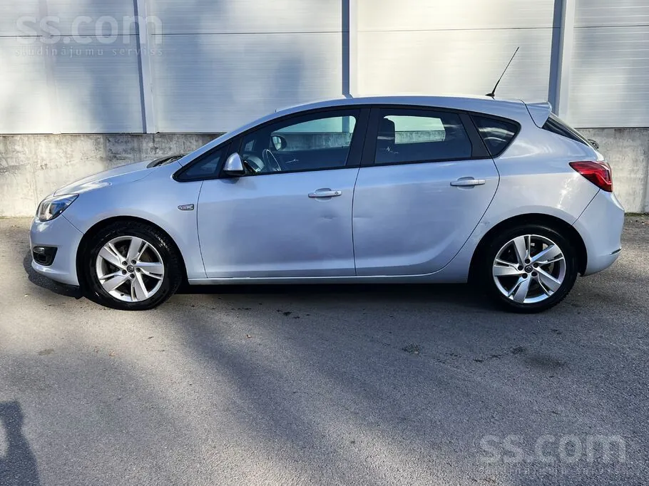 Opel Astra 2012 photo 3
