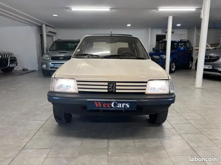 Peugeot 205 1990 photo 2