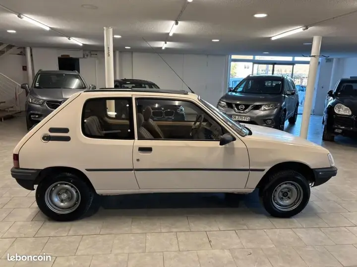 Peugeot 205 1990 photo 4