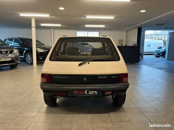 Peugeot 205 1990 photo 5