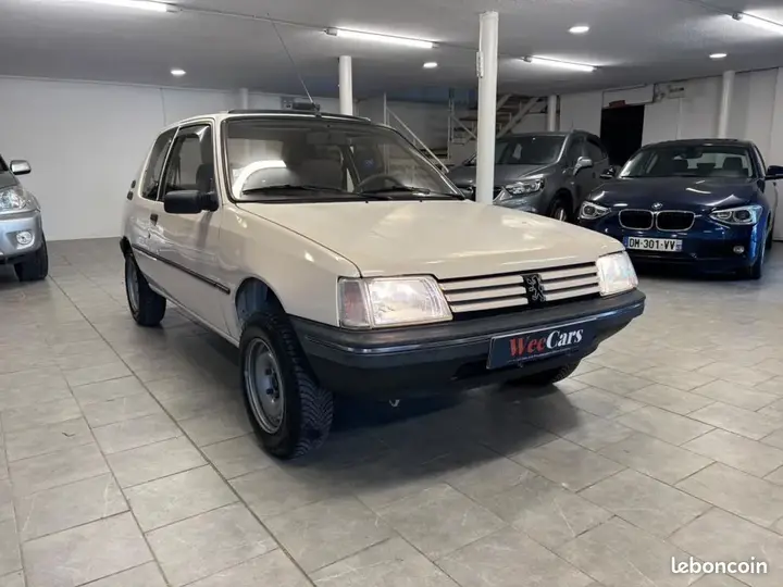 Peugeot 205 1990 photo 3