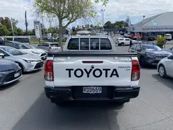 Toyota Hilux 2025 photo 4