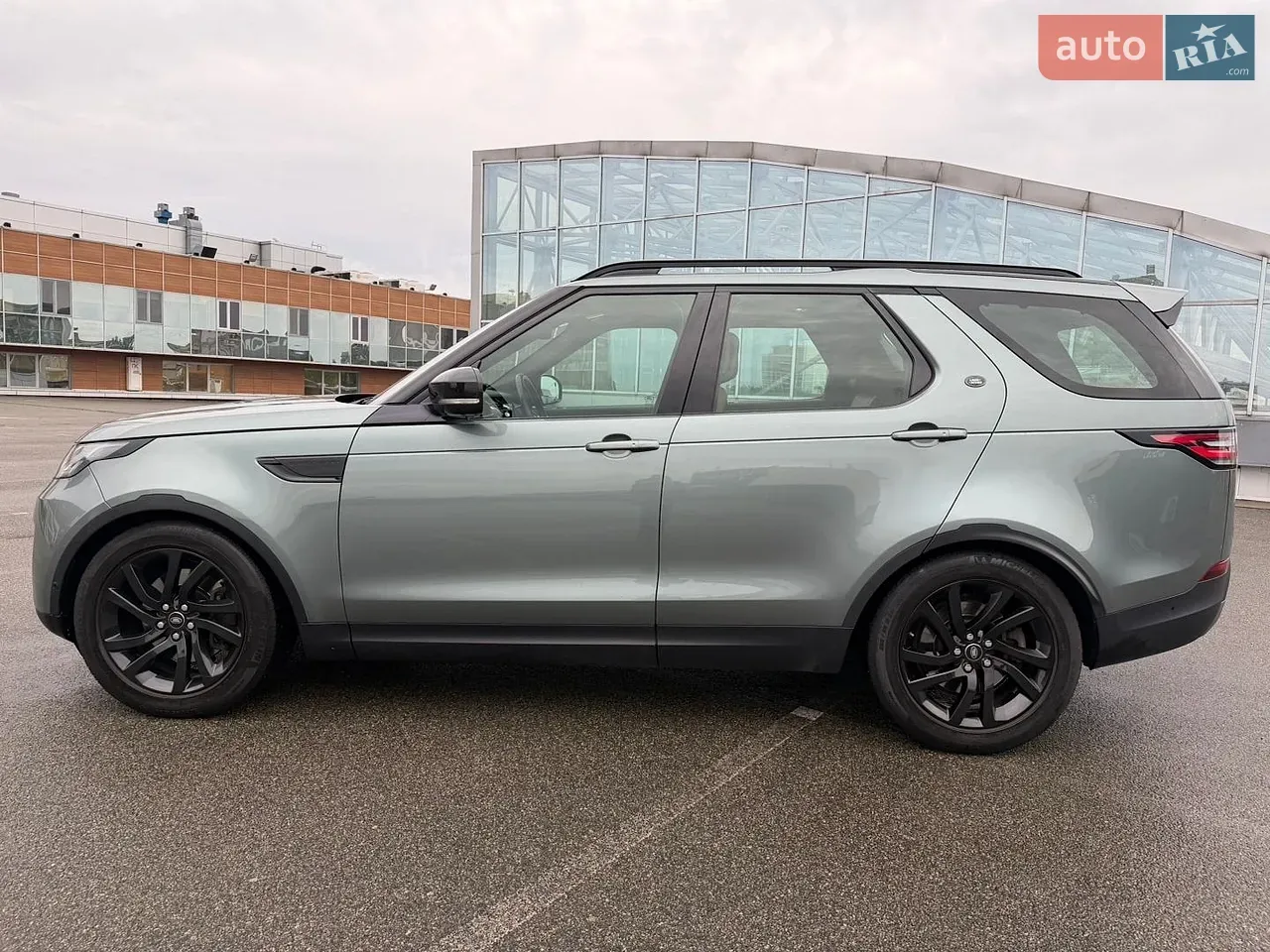 Land Rover Discovery 2017 photo 4