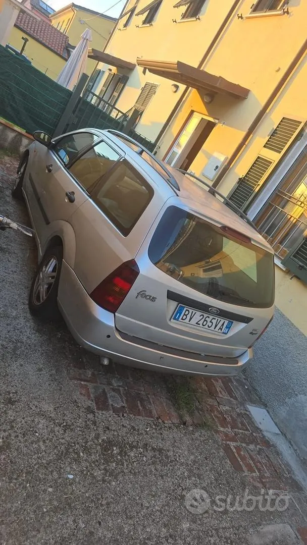 Ford Focus 2001 photo 2