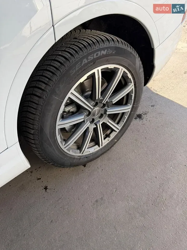 Audi Q7 2016 photo 2