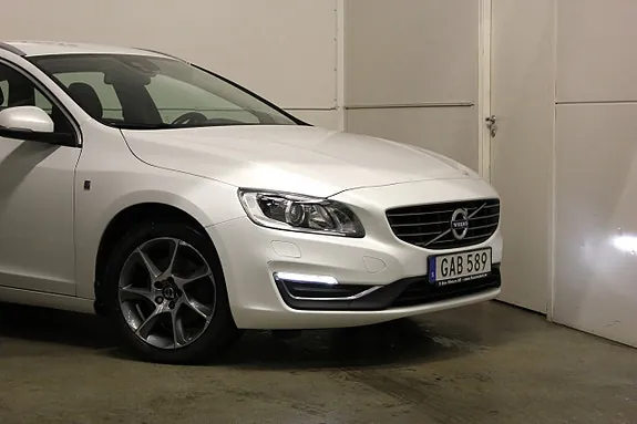 Volvo V60 2016 photo 2