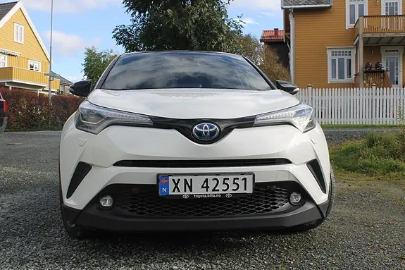 Toyota C-Hr 2017 photo 2