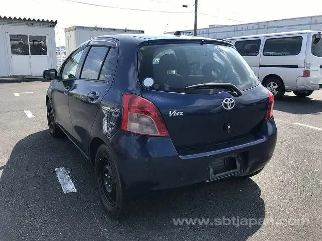 Toyota Vitz 2006 photo 3