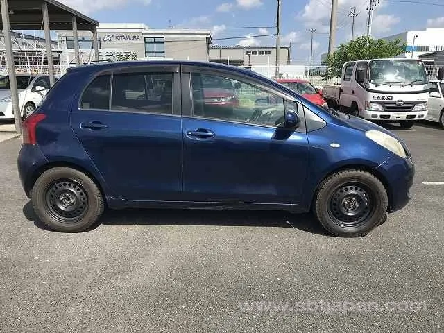 Toyota Vitz 2006 photo 5