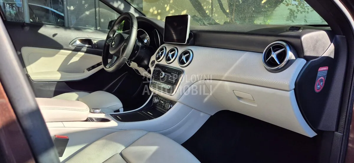 Mercedes-Benz A 200 2017 photo 2