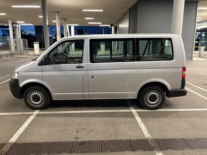 Volkswagen T5 2009 photo 2