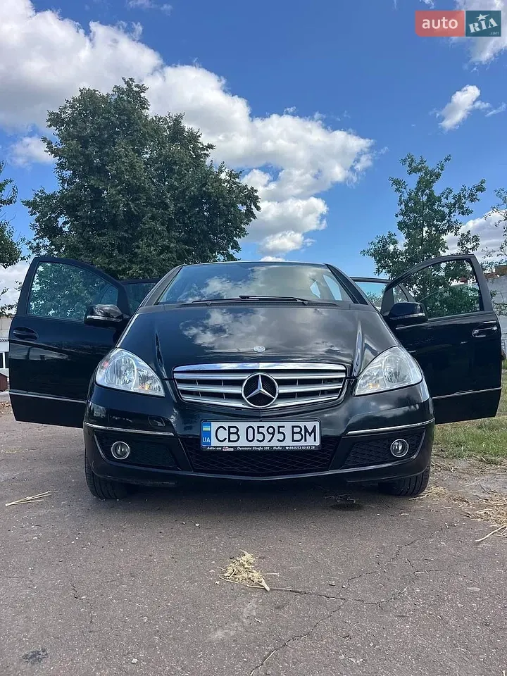 Mercedes-Benz A-Class 2010 photo 2