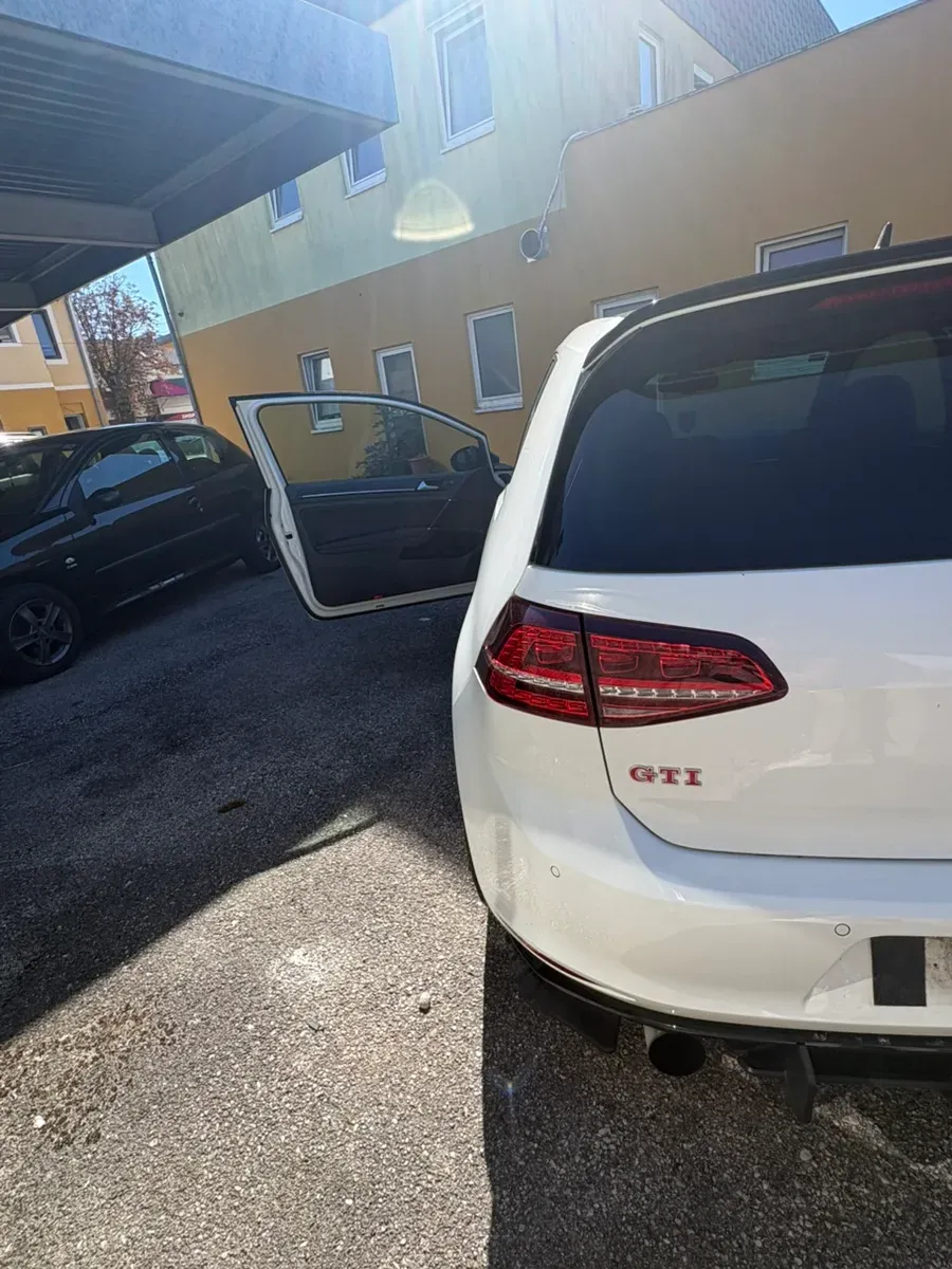 Volkswagen Golf 2013 photo 2