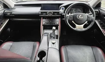 Lexus Is 300H 2018 photo 4