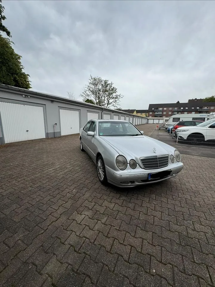 Mercedes-Benz E 320