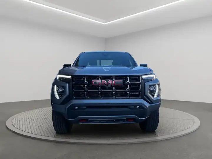 GMC Canyon 2025 photo 2