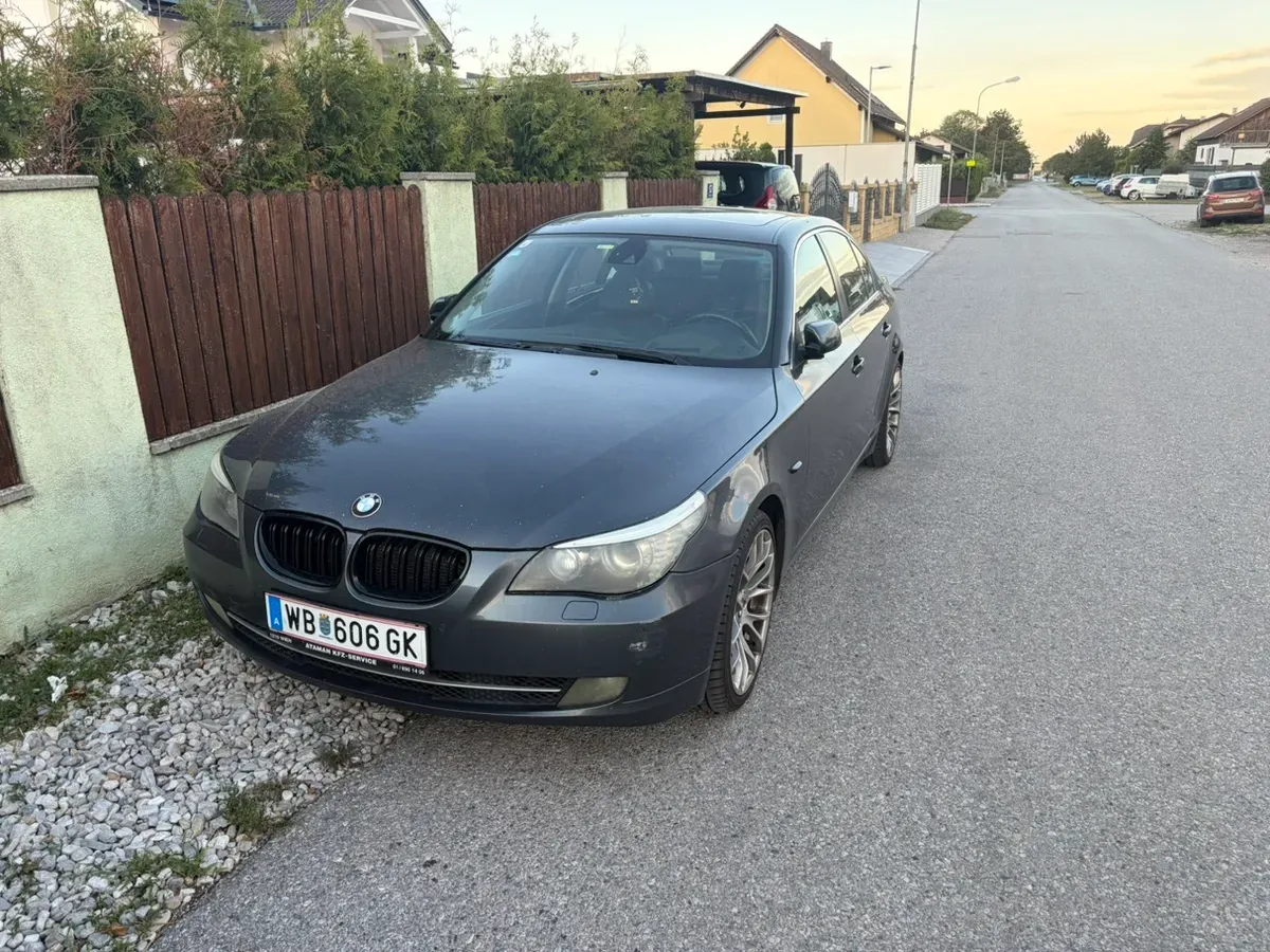 BMW 5 Series 2008 photo 2